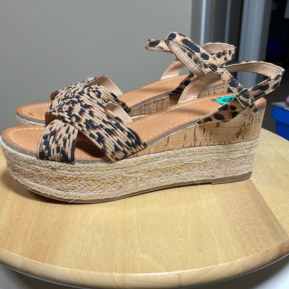 Fergalicious Platform Espadrille Wedge Sandal Size 8 leopard - Picture 3 of 10